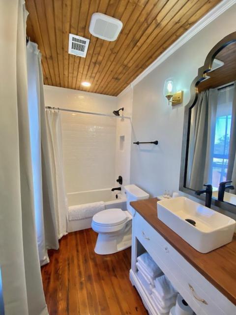 Dabbs Hotel Bed And Breakfast Llano Exterior foto